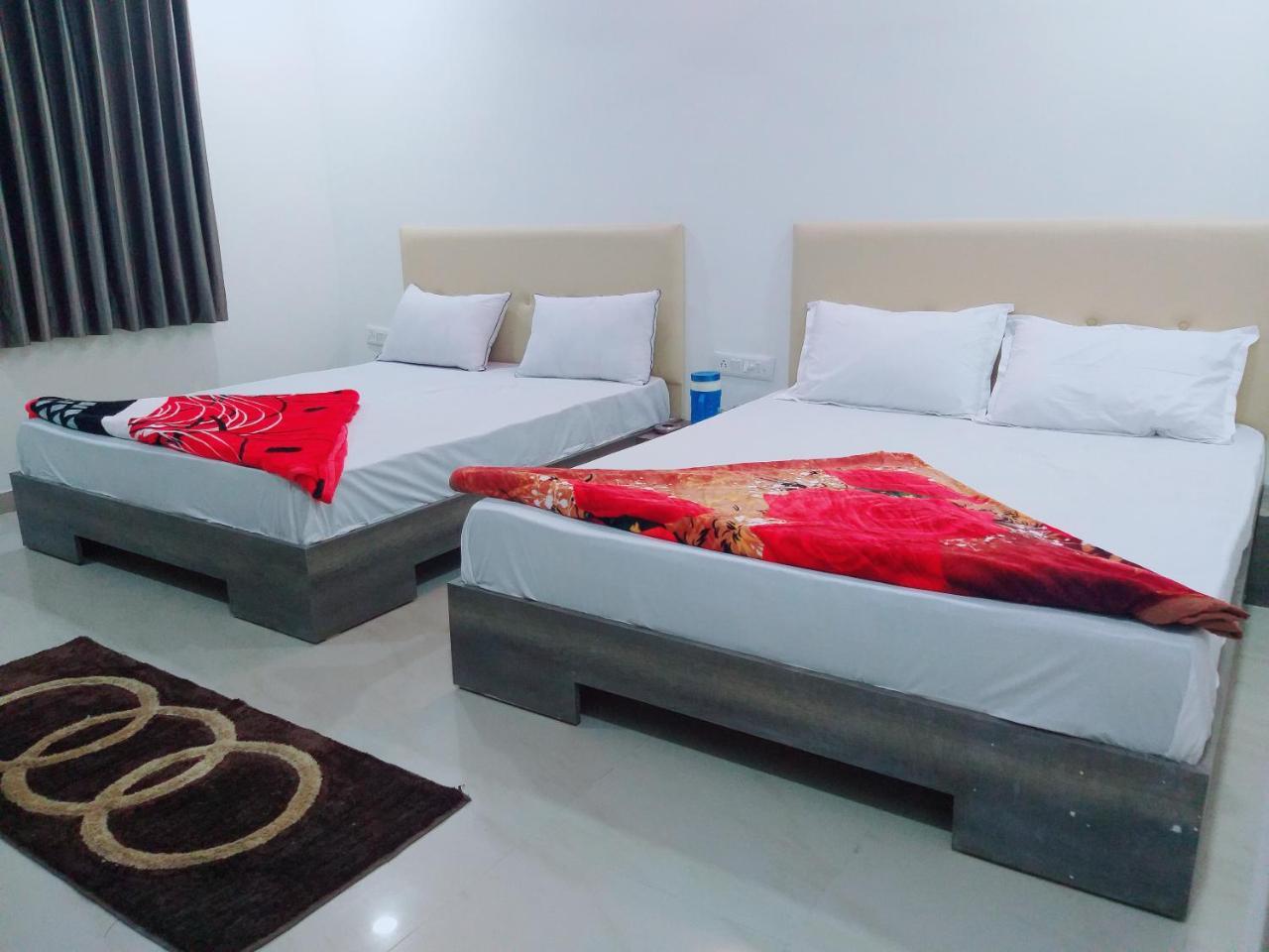 Oyo 26999 Hotel Sg Ahmadábád Kültér fotó
