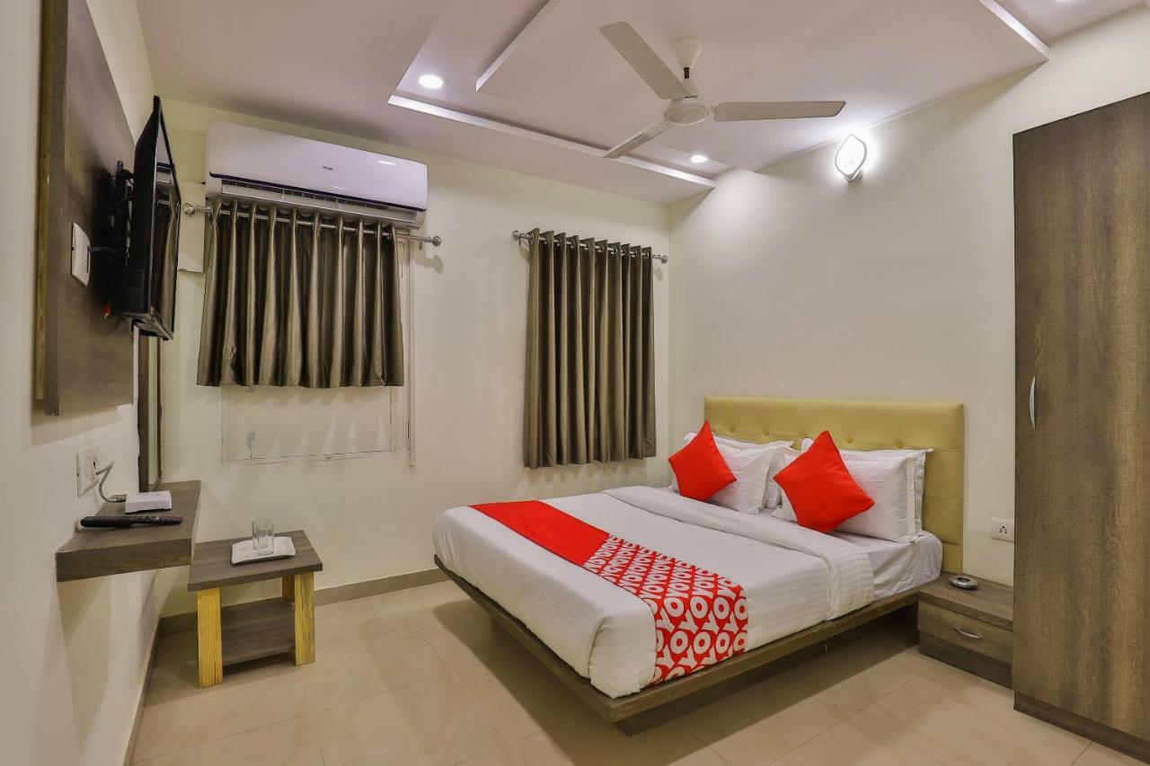 Oyo 26999 Hotel Sg Ahmadábád Kültér fotó
