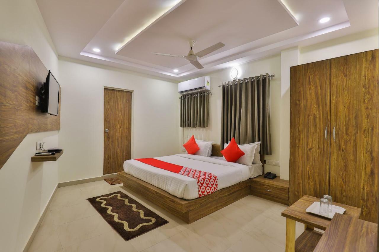 Oyo 26999 Hotel Sg Ahmadábád Kültér fotó