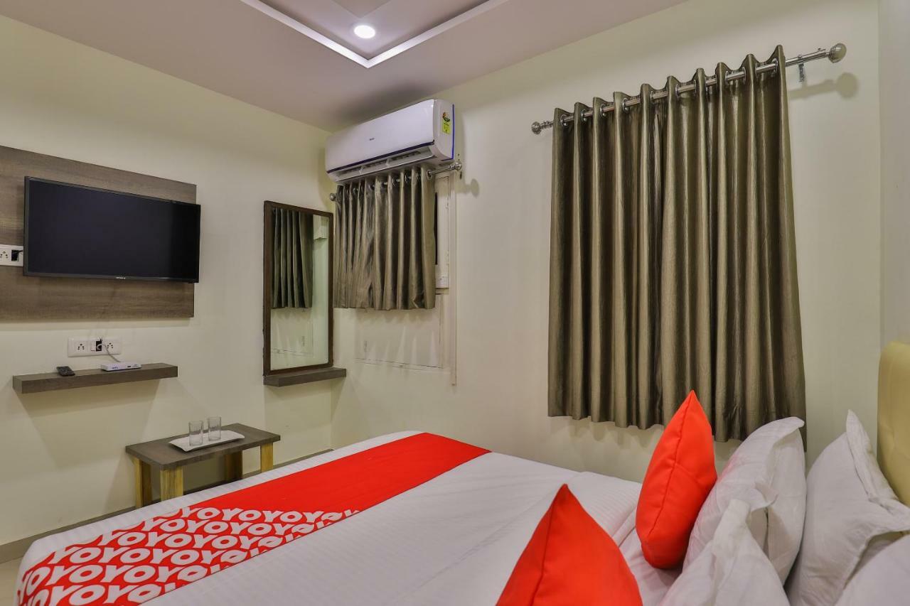 Oyo 26999 Hotel Sg Ahmadábád Kültér fotó
