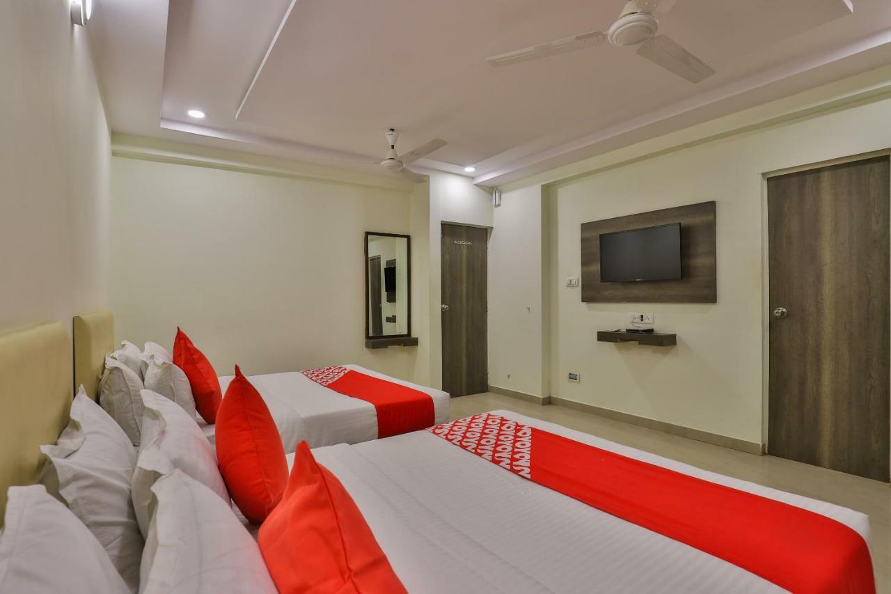 Oyo 26999 Hotel Sg Ahmadábád Kültér fotó