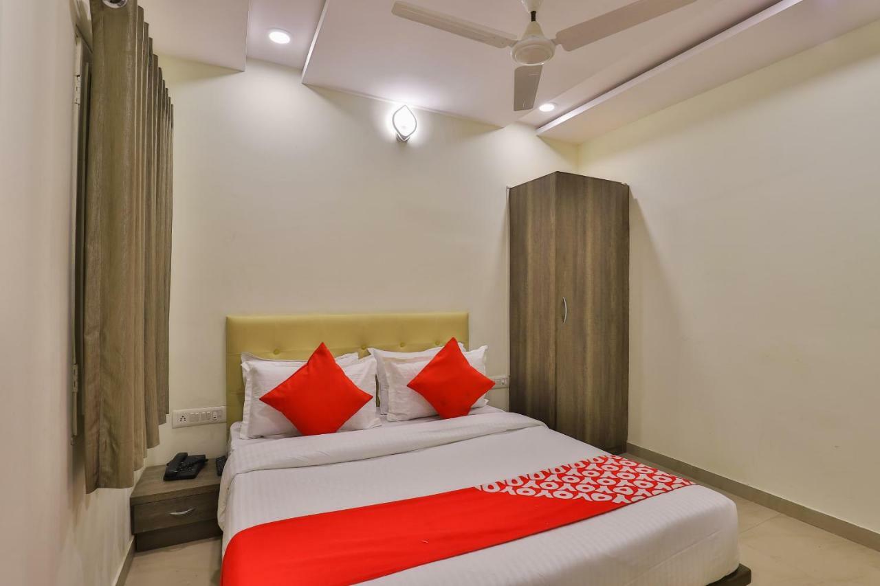 Oyo 26999 Hotel Sg Ahmadábád Kültér fotó