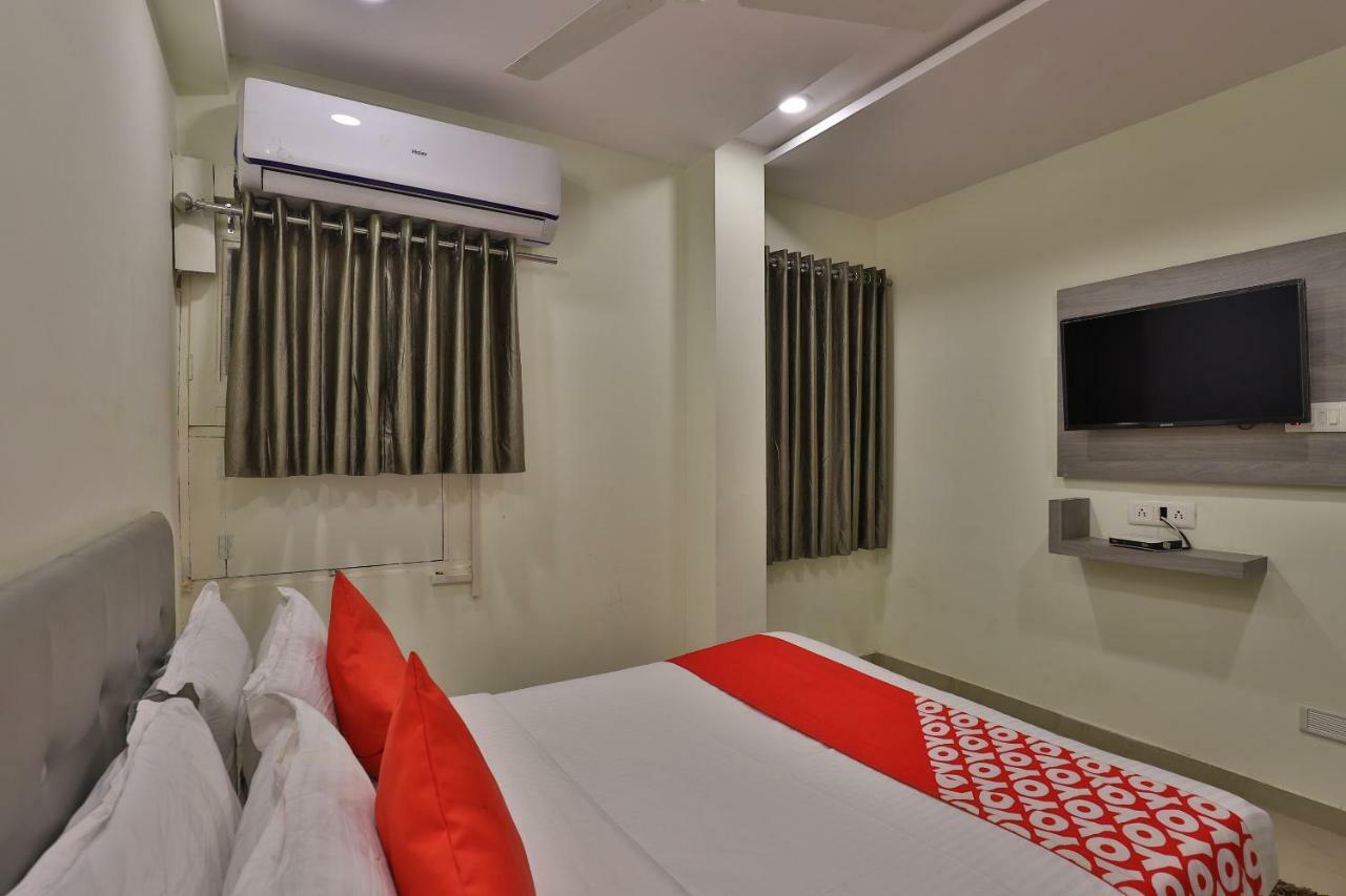 Oyo 26999 Hotel Sg Ahmadábád Kültér fotó